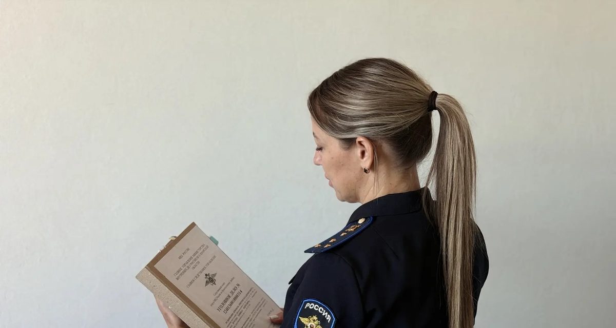 15-летнего студента обвиняют в том, что он забрал у пенсионерки более 900 тысяч рублей для мошенников