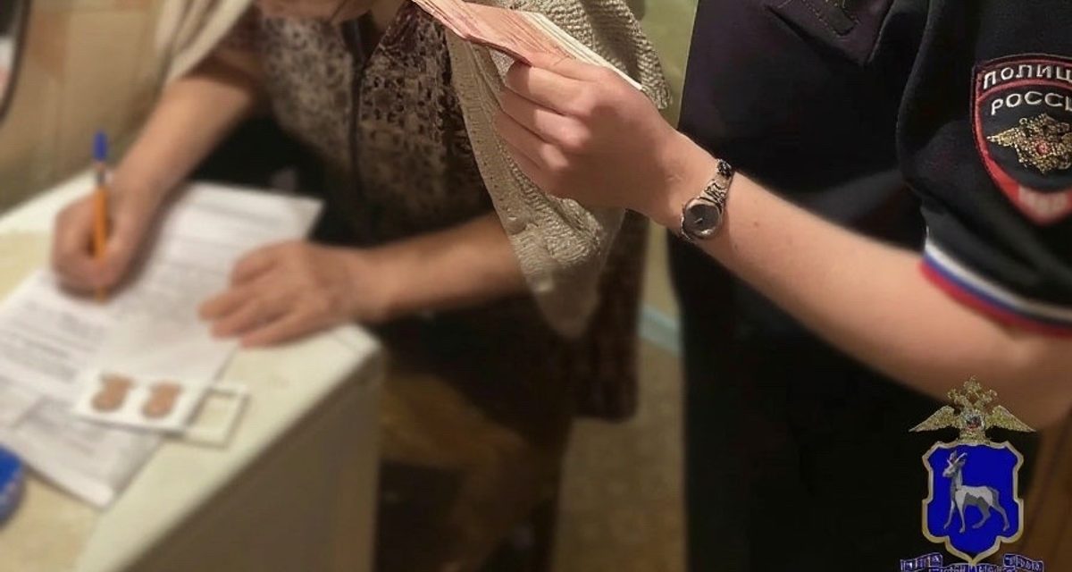 Полицейские в кратчайшие сроки оформили 86‑летней самарчанке загранпаспорт и вручили его на дому