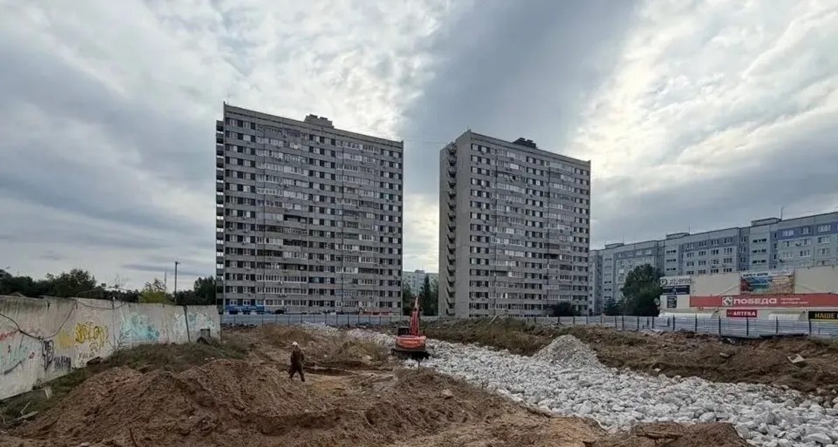 На месте недостроя в Шлюзовом начали строить ФОК с двумя бассейнами